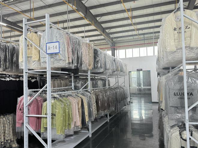 天門服裝創(chuàng)奇跡 五十家企業(yè)與四百名主播聯(lián)袂，首日帶貨六十萬件激揚二千萬巨潮